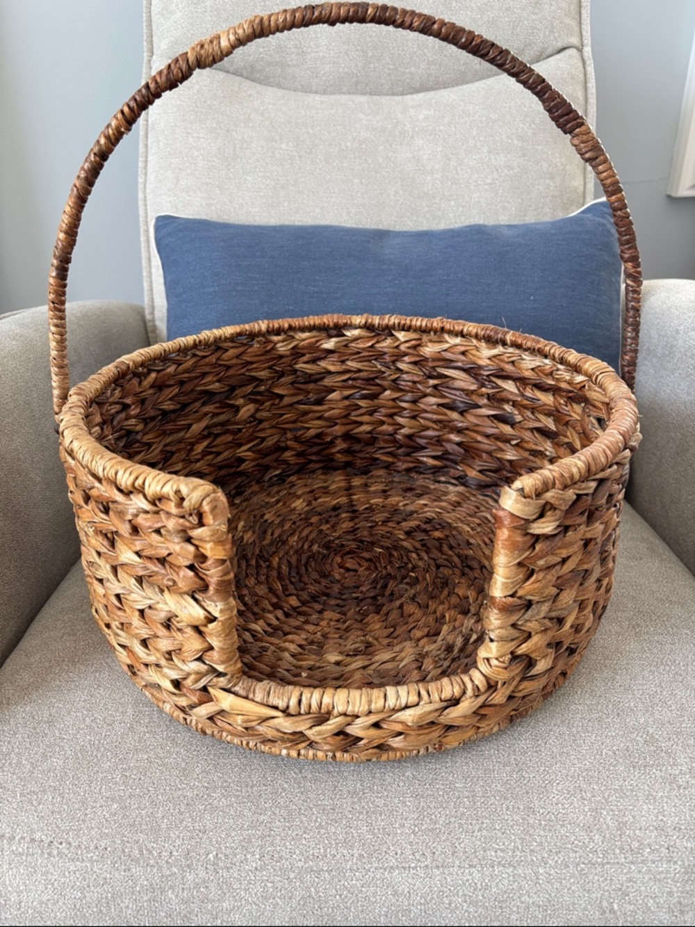 Wicker plate holder.
